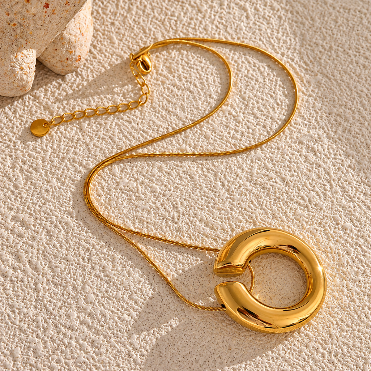 Stella - Pendant Necklace