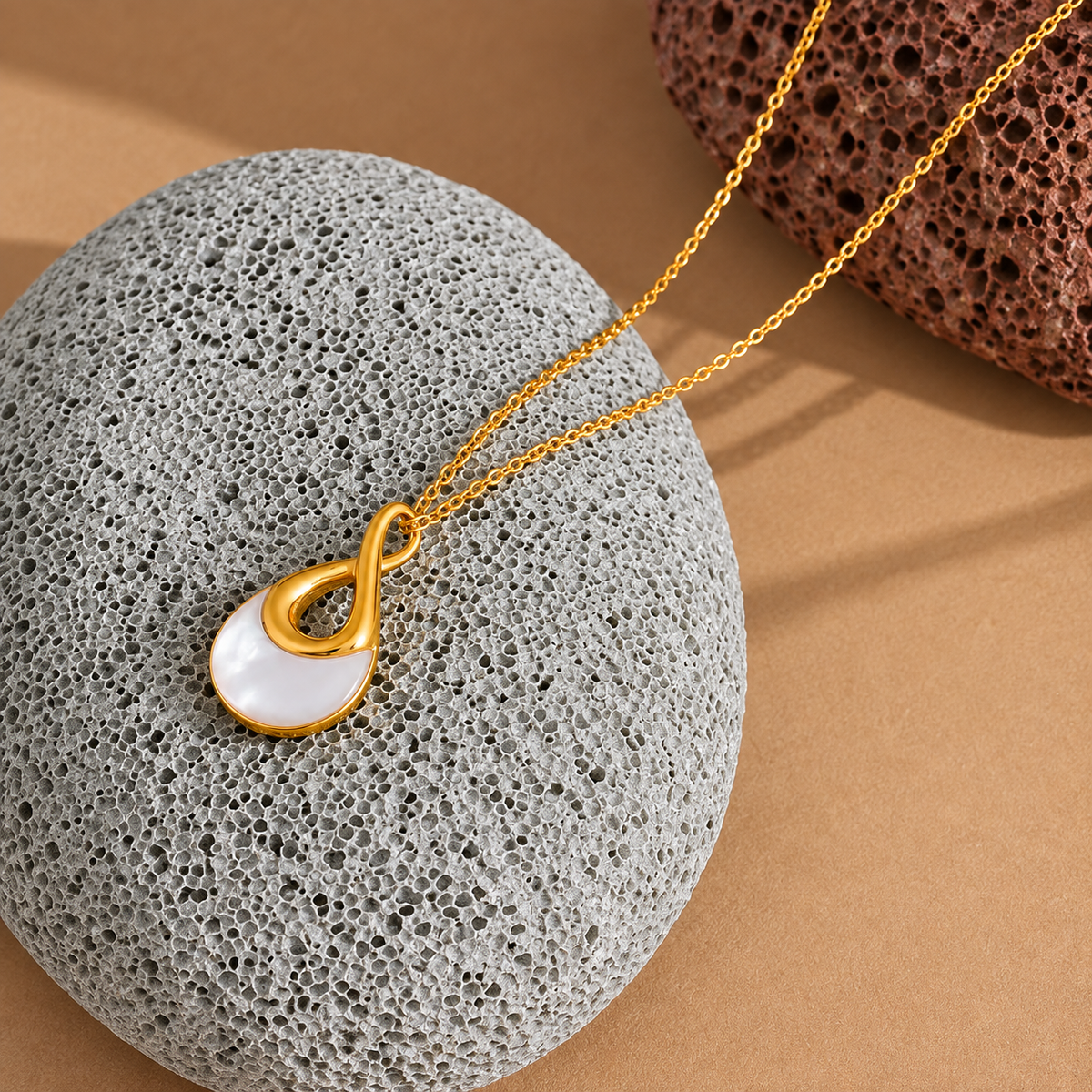 Lainey - Stone Necklace