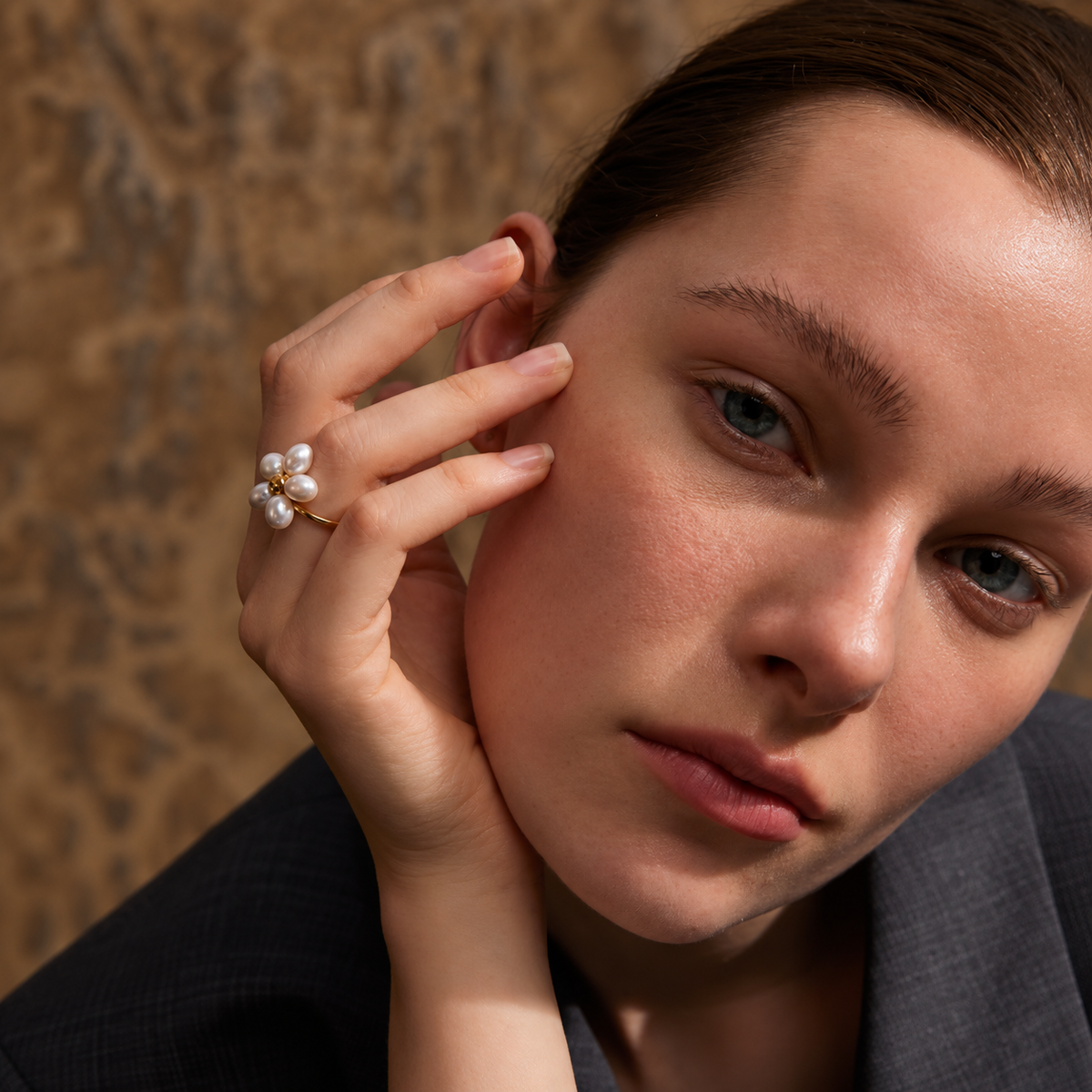 Frankie - Pearls Shell Ring
