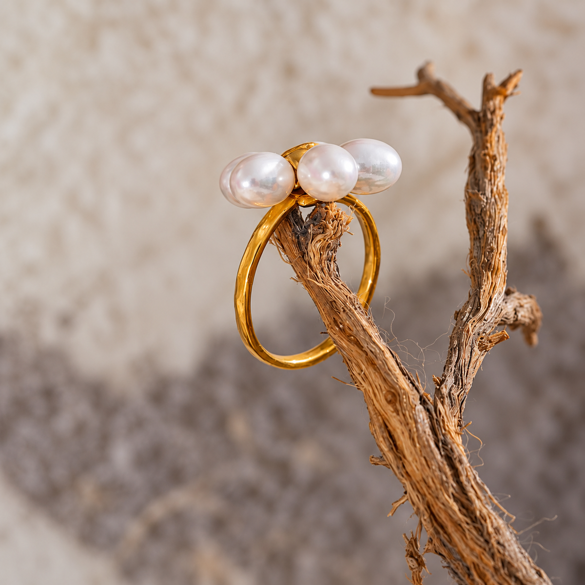 Frankie - Pearls Shell Ring