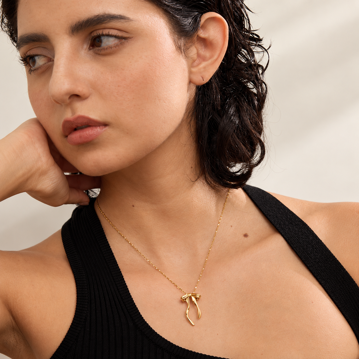 Glow - Pendant Necklace
