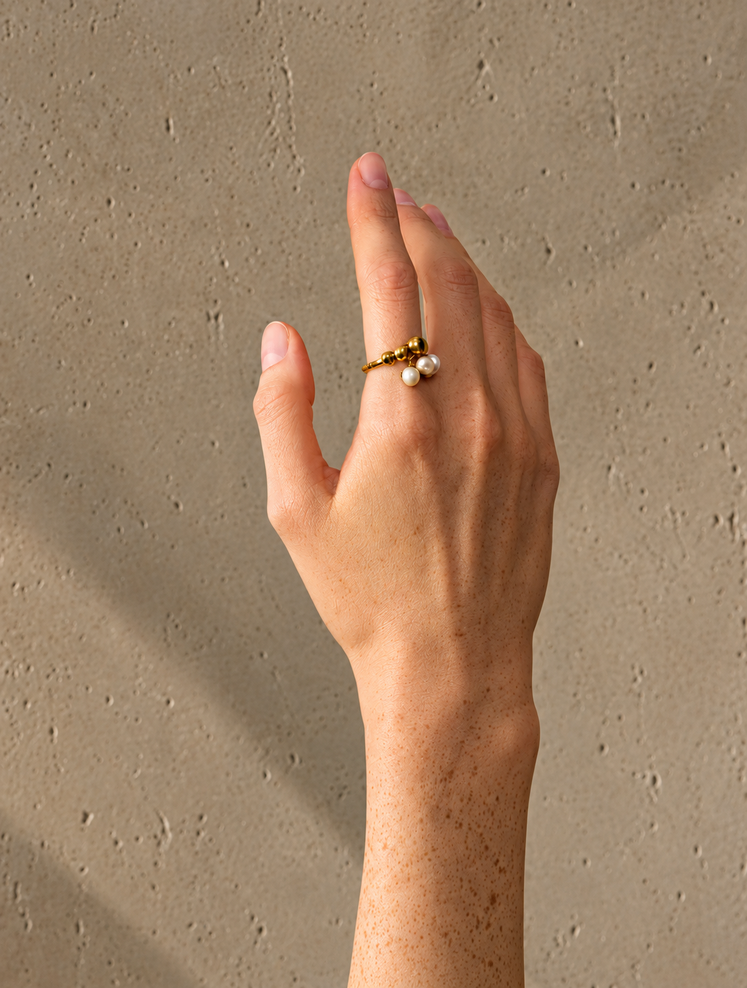 Jana - Pearls Shell Ring