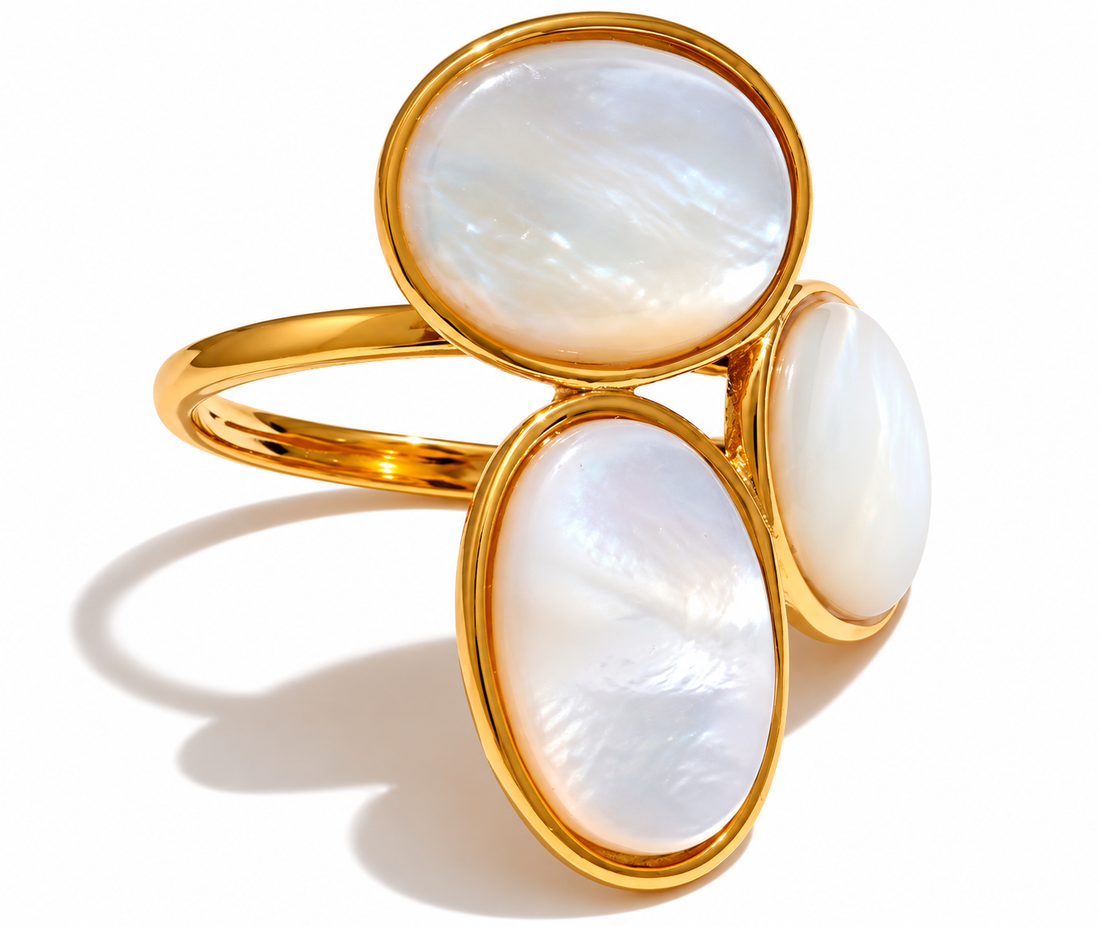 Juno - Pearls Shell Ring