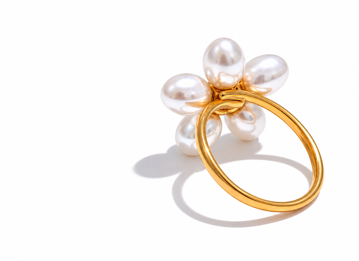 Frankie - Pearls Shell Ring