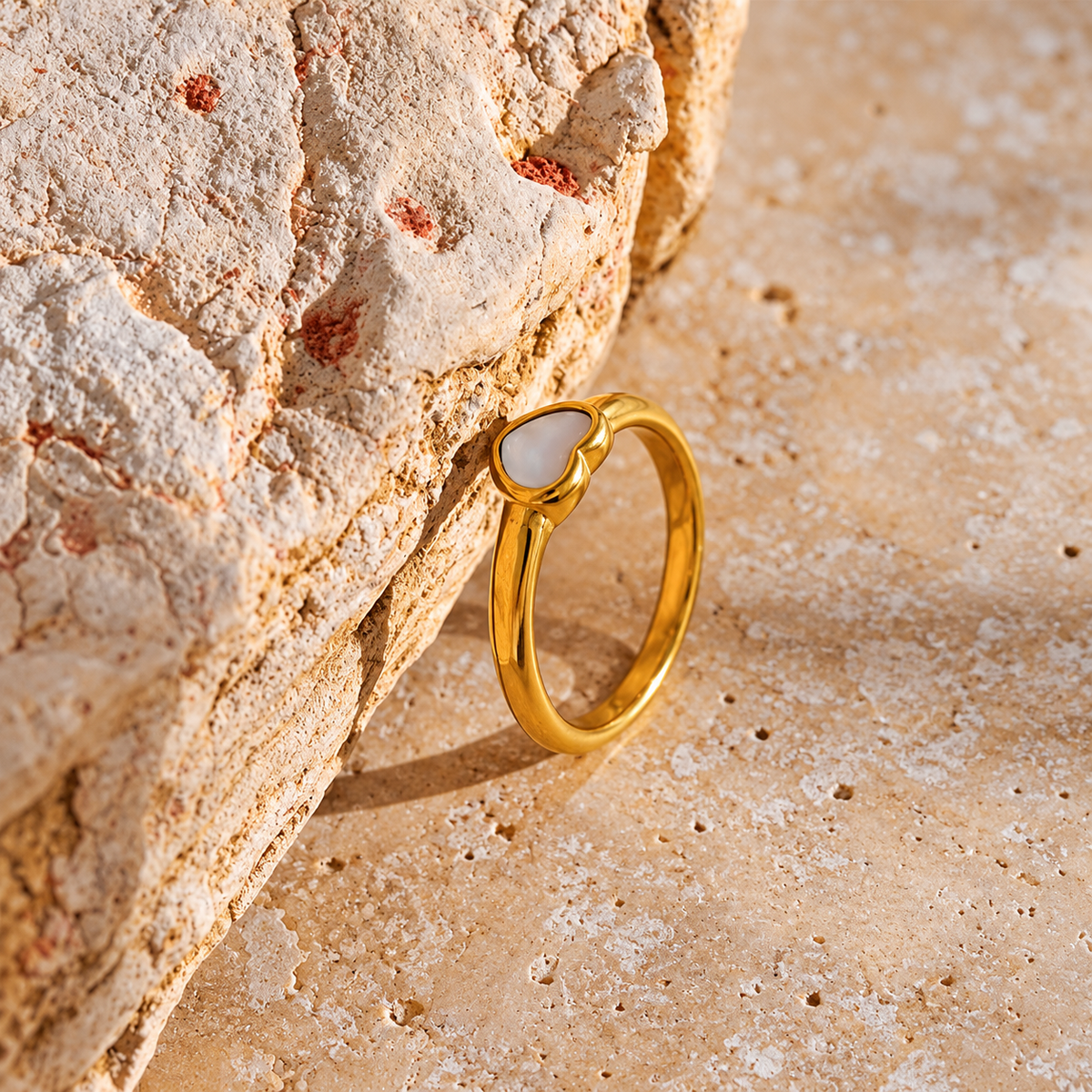 Harlow - Pearls Shell Ring