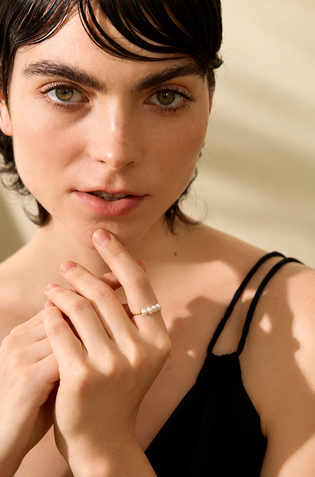 Valencia - Pearls Shell Ring