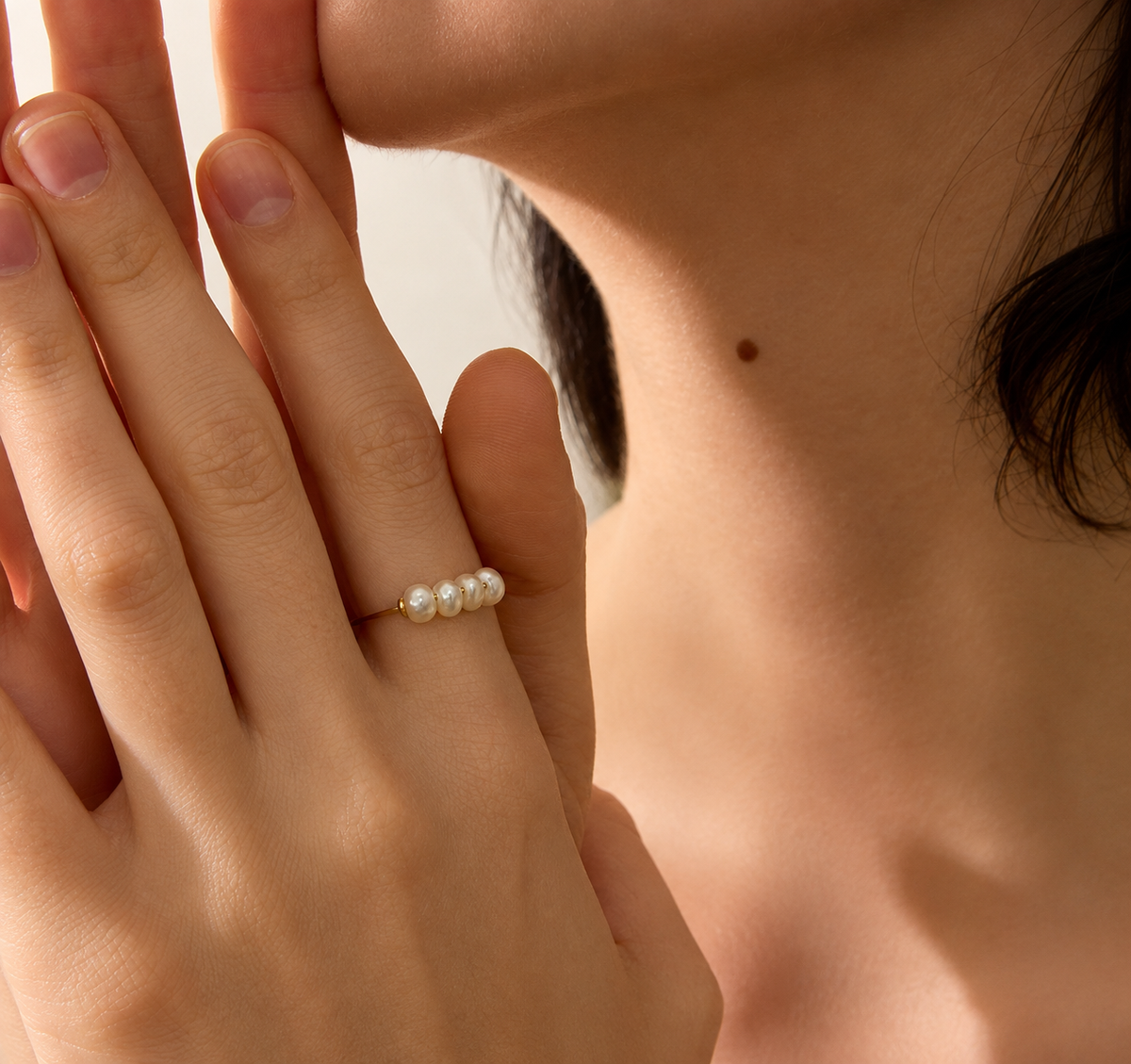 Valencia - Pearls Shell Ring