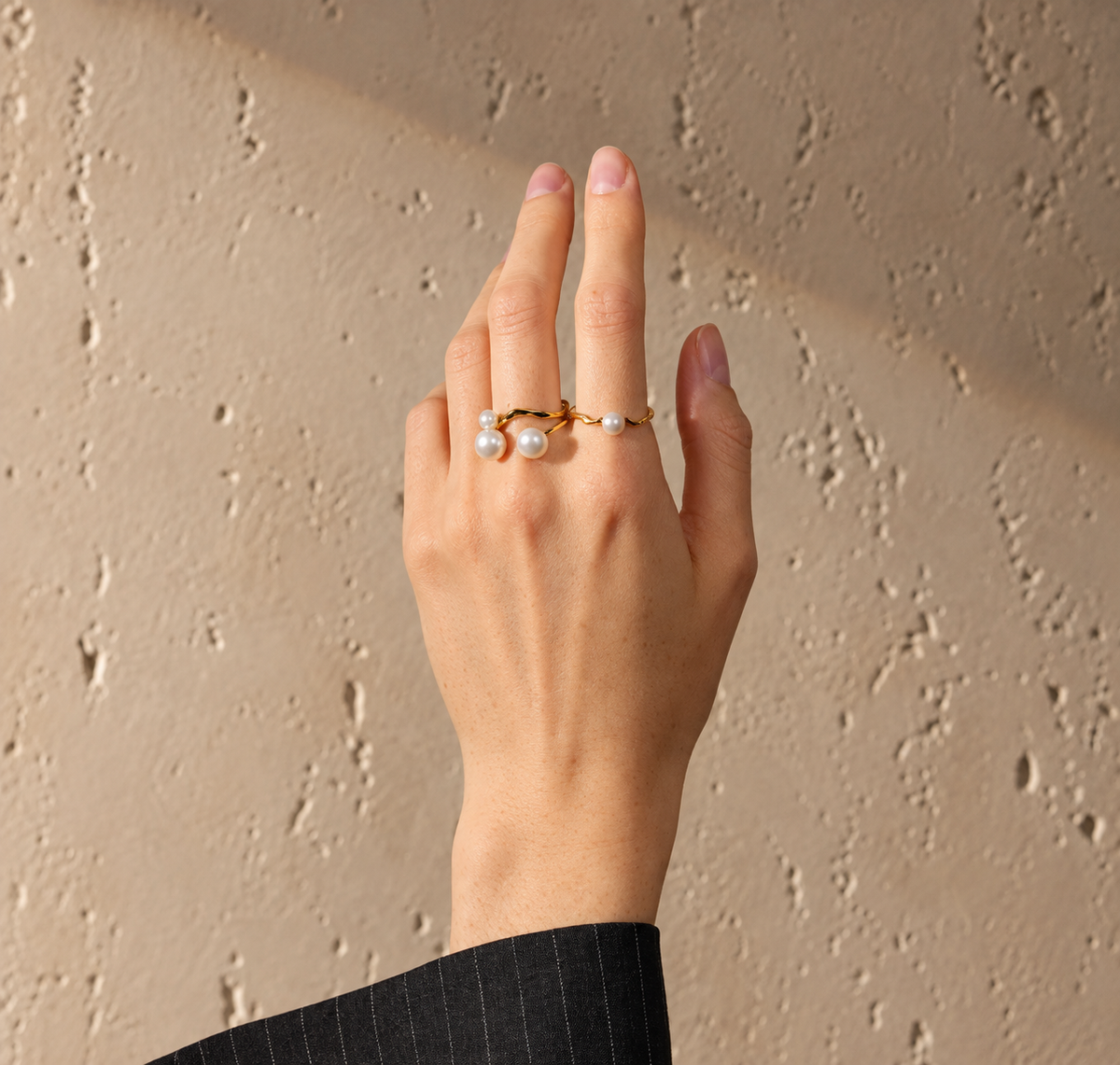 Indie - Pearls Shell Ring