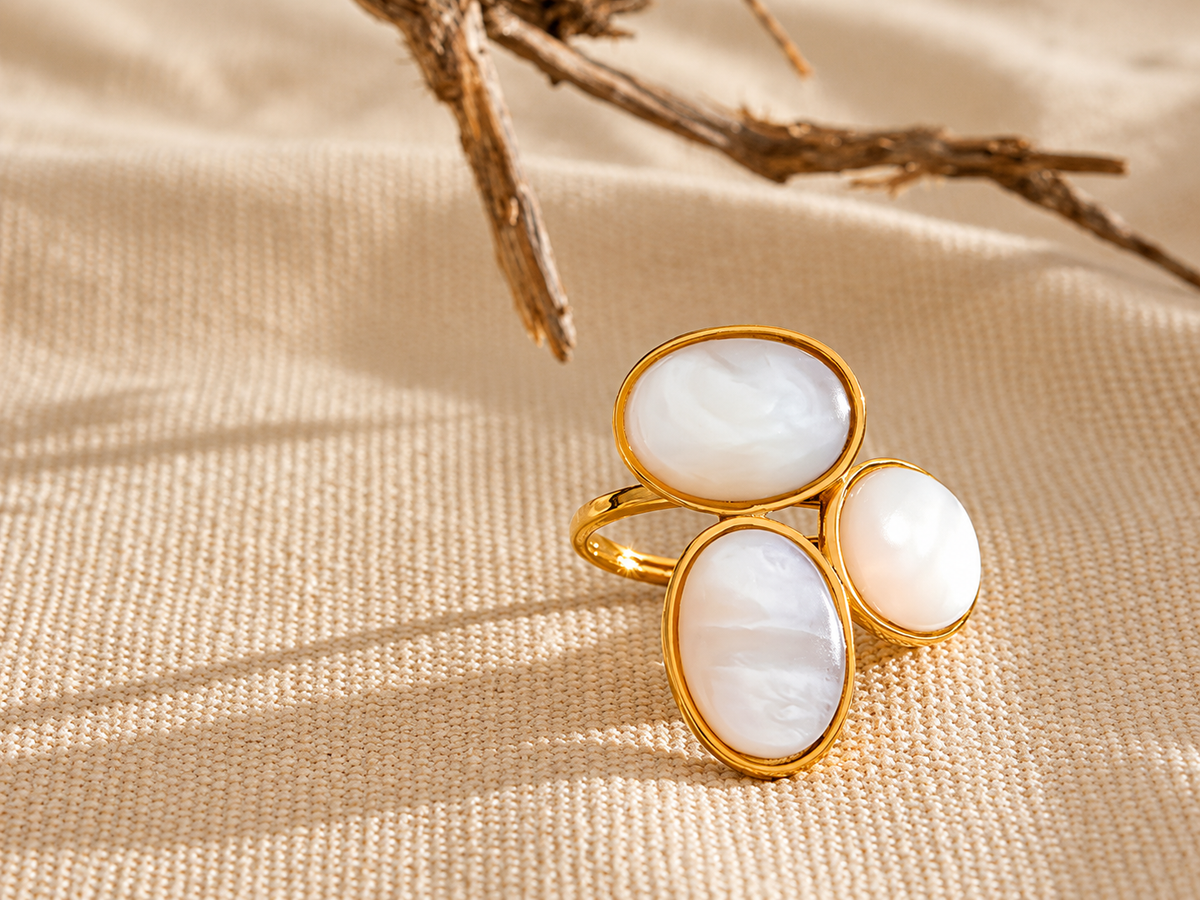 Juno - Pearls Shell Ring