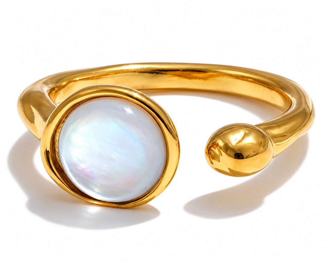 Kinsley - Pearls Shell Ring
