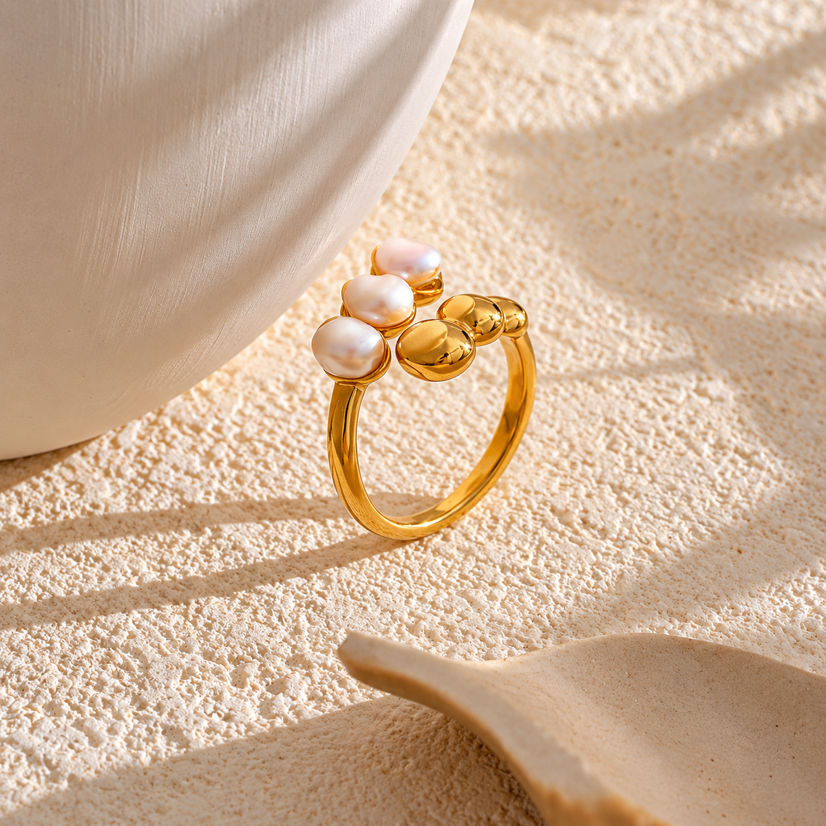 Jana - Pearls Shell Ring