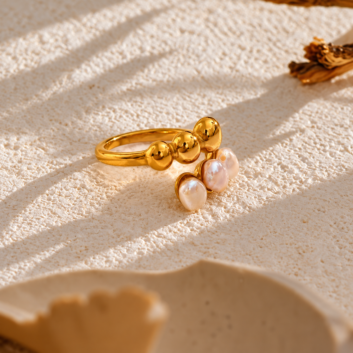 Jana - Pearls Shell Ring