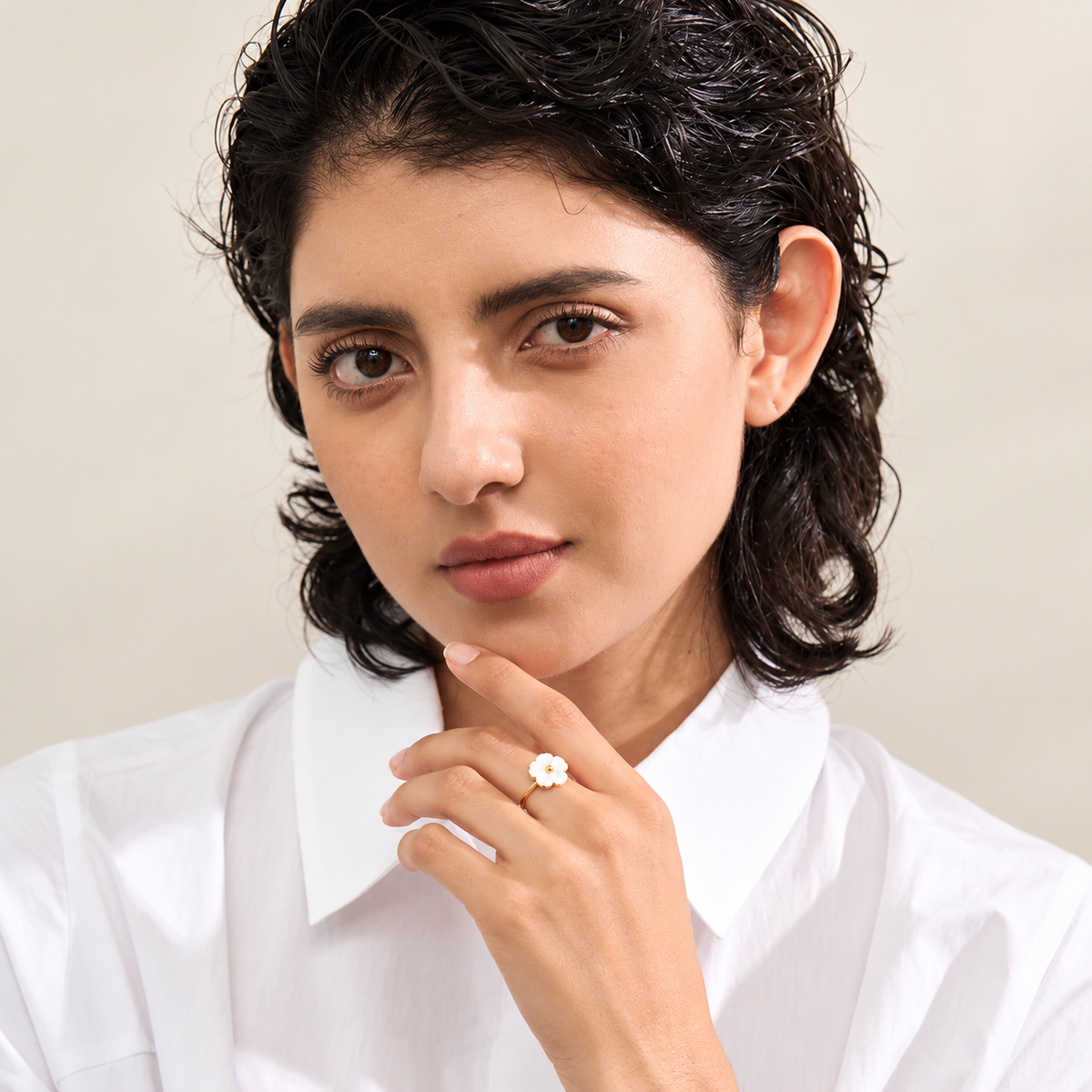 Greta - Pearls Shell Ring