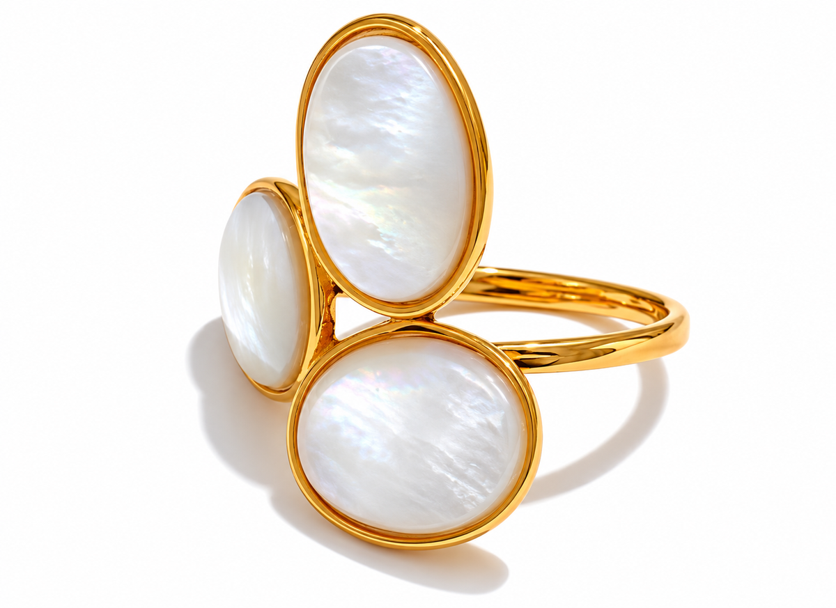 Juno - Pearls Shell Ring